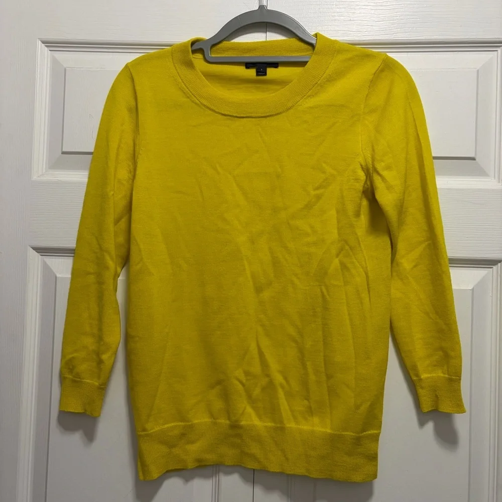 J. Crew merino wool Bright Yellow Crew Neck Sweater small flaw in wrist‎